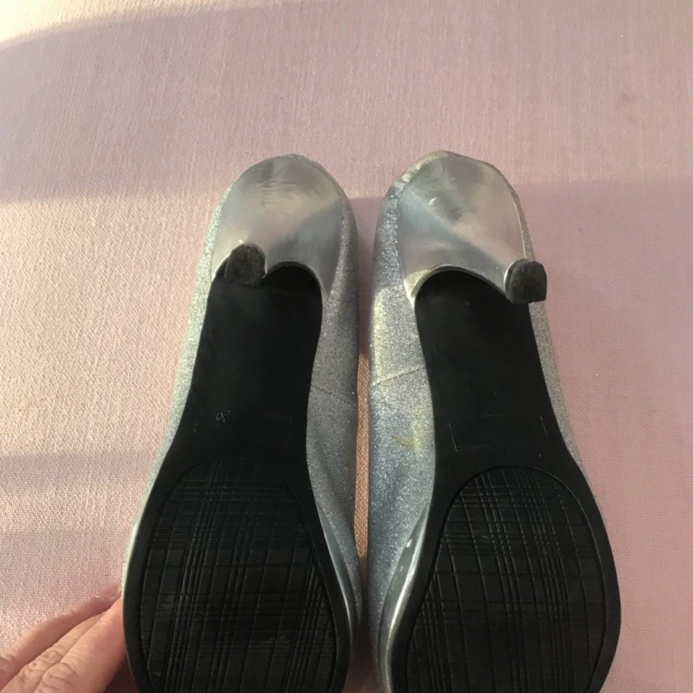 Silver Heel - Picture 7 of 7